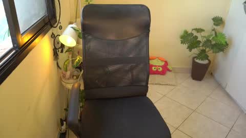 Snapshot of bluemysticlady chatting on 02/28/25, 10:52 FLORAA online show from 02/28/25, 10:52