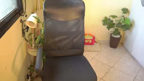 Snapshot of bluemysticlady chatting on 03/02/25, 10:03 FLORAA online show from 03/02/25, 10:03