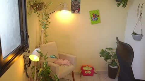 Snapshot of bluemysticlady chatting on 03/02/25, 01:05 FLORAA online show from 03/02/25, 01:05