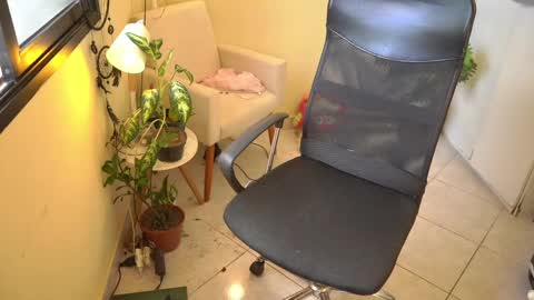 Snapshot of bluemysticlady chatting on 03/07/25, 03:07 FLORAA online show from 03/07/25, 03:07