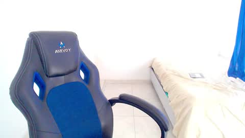 Snapshot of blumbum chatting on 10/24/25, 06:37  Hey guysI am BrendaWelcome my room online show from 10/24/25, 06:37