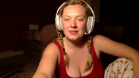 Snapshot of blushing_bonnie chatting on 06/20/26, 07:44 blushing_bonnie online show from 06/20/26, 07:44