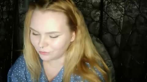 Snapshot of blushing_star chatting on 10/23/25, 05:01 blushing_star online show from 10/23/25, 05:01