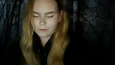 Snapshot of blushing_star chatting on 11/19/25, 12:16 blushing_star online show from 11/19/25, 12:16