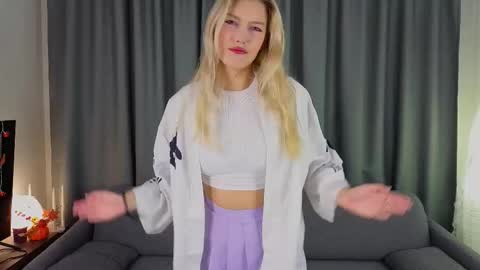 Snapshot of blushvenom chatting on 11/10/25, 03:55 Elina Next broadcast online show from 11/10/25, 03:55