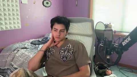 Snapshot of bluskyzz chatting on 12/17/25, 06:47 BluSky online show from 12/17/25, 06:47