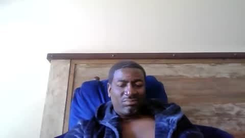 Snapshot of bluuthunder1914 chatting on 05/18/26, 02:01 bluuthunder1914 online show from 05/18/26, 02:01