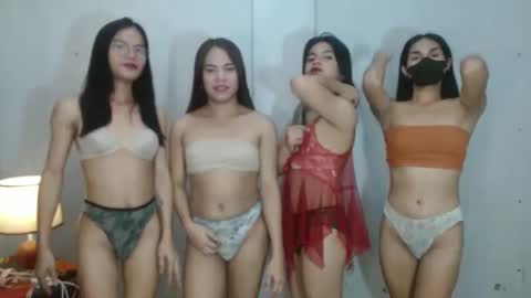 Snapshot of blythe_show chatting on 02/15/25, 12:22 blythe_show online show from 02/15/25, 12:22