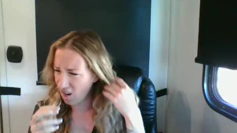 MamaMorgan online show from 12/01/25, 04:34