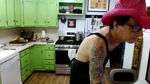 Snapshot of bnczuperzexy chatting on 11/05/25, 04:45 ZuperZexyZounds online show from 11/05/25, 04:45