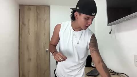 Bob  INDEPENDENT MODEL online show from 09/11/25, 02:00