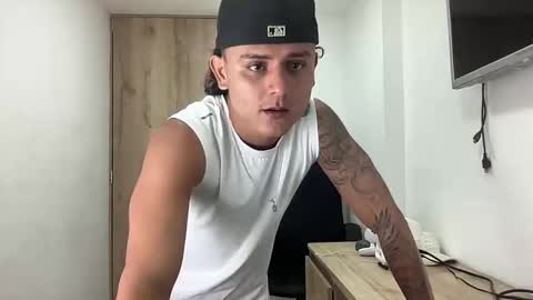 Bob  INDEPENDENT MODEL online show from 09/30/25, 04:50