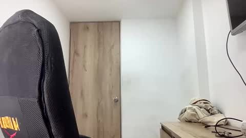 Snapshot of bob_pettersonn chatting on 04/25/26, 11:24 Bob INDEPENDENT MODEL online show from 04/25/26, 11:24