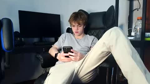 bobby72738 online show from 11/23/25, 02:44