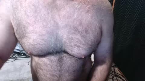 Snapshot of bobbyhill27b chatting on 05/01/26, 02:32 BobbyHill27b online show from 05/01/26, 02:32