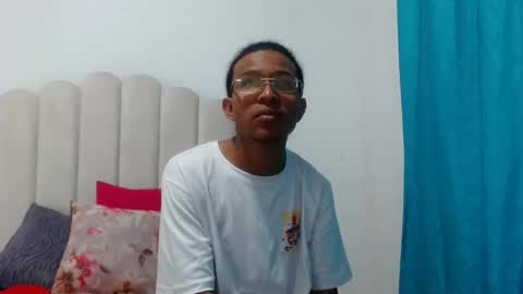 Snapshot of bobbyhot_4u chatting on 12/01/25, 12:54 Bobby online show from 12/01/25, 12:54