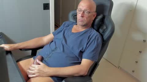 Snapshot of bobo_k chatting on 02/12/25, 06:30 bobo_k online show from 02/12/25, 06:30