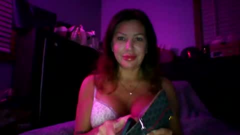 Snapshot of bodicas chatting on 10/15/25, 04:01 milf online show from 10/15/25, 04:01