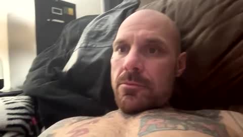 Snapshot of bodyart85_19 chatting on 12/23/24, 01:35 Bodyart85 19 online show from 12/23/24, 01:35