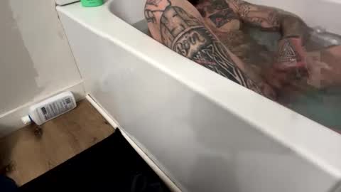 Snapshot of bodyart85_19 chatting on 01/31/25, 12:18 Bodyart85 19 online show from 01/31/25, 12:18