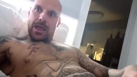 Snapshot of bodyart85_19 chatting on 10/30/25, 01:29 Bodyart85 19 online show from 10/30/25, 01:29