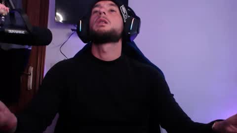 Snapshot of bodyking69 chatting on 01/27/25, 04:11 bodyking69 online show from 01/27/25, 04:11