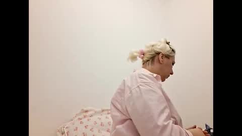 Snapshot of boginya1 chatting on 12/17/25, 08:37 boginya1 online show from 12/17/25, 08:37