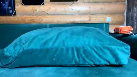 Snapshot of bohemianrhapsody1 chatting on 11/14/25, 10:36 Nail and Olivia online show from 11/14/25, 10:36