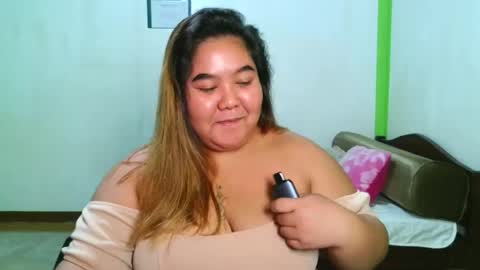 Snapshot of bombastic_darla chatting on 03/28/26, 04:39 bombastic_darla online show from 03/28/26, 04:39