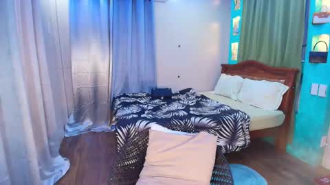 bombshelllaurax online show from 04/30/26, 04:19