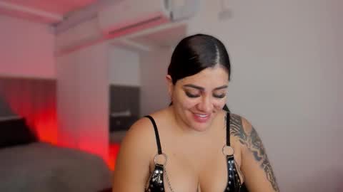 Snapshot of bonnie_an chatting on 12/19/25, 11:28 Bonnie online show from 12/19/25, 11:28