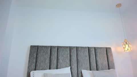 Snapshot of bonnie_bloom chatting on 11/18/25, 04:06 Bonnie online show from 11/18/25, 04:06