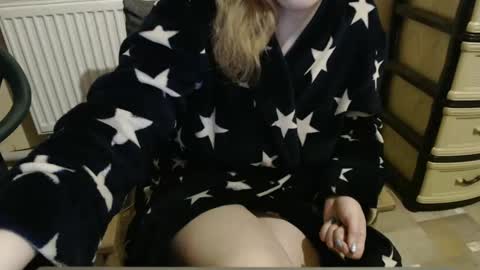 Snapshot of bonnie_fuck_clyde chatting on 01/28/25, 04:08 Bonnie Fuck Clydes online show from 01/28/25, 04:08