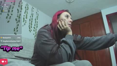 Snapshot of bonnie_moon_ chatting on 01/04/25, 01:10 Bonnie Help me reach 500 likes online show from 01/04/25, 01:10