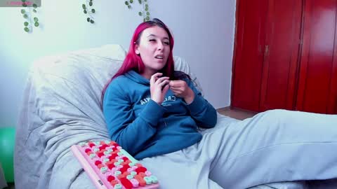 Snapshot of bonnie_moon_ chatting on 01/31/25, 05:32 Bonnie Help me reach 500 likes online show from 01/31/25, 05:32