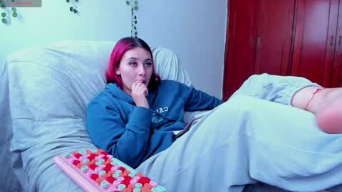 Snapshot of bonnie_moon_ chatting on 01/31/25, 08:33 Bonnie Help me reach 500 likes online show from 01/31/25, 08:33