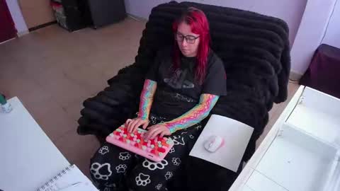 Snapshot of bonnie_moon_ chatting on 10/07/25, 06:38 Bonnie Help me reach 500 likes online show from 10/07/25, 06:38