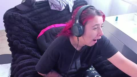 Snapshot of bonnie_moon_ chatting on 10/10/25, 05:12 Bonnie Help me reach 500 likes online show from 10/10/25, 05:12