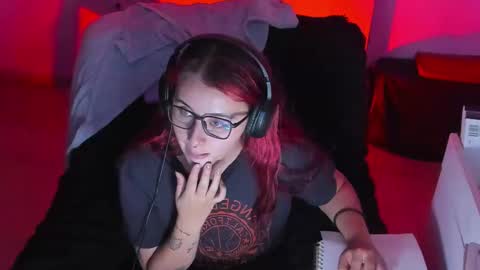 Snapshot of bonnie_moon_ chatting on 10/21/25, 10:32 Bonnie Help me reach 500 likes online show from 10/21/25, 10:32