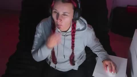 Snapshot of bonnie_moon_ chatting on 10/22/25, 10:31 Bonnie Help me reach 500 likes online show from 10/22/25, 10:31