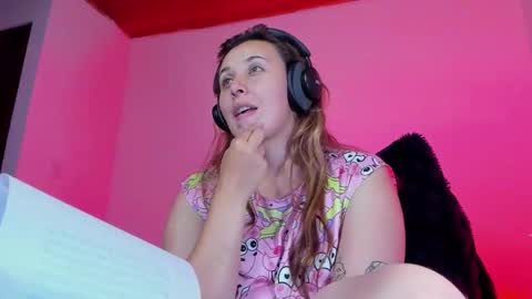 Bonnie Help me reach 500 likes online show from 01/05/26, 11:41