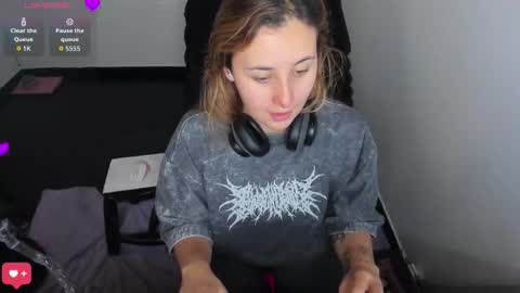 Bonnie Help me reach 500 likes online show from 02/05/26, 09:19