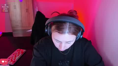 Bonnie Help me reach 500 likes online show from 03/05/26, 06:04