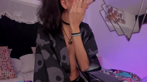   online show from 10/18/25, 12:24