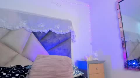 Snapshot of bonniecute_ chatting on 05/18/26, 04:07 online show from 05/18/26, 04:07
