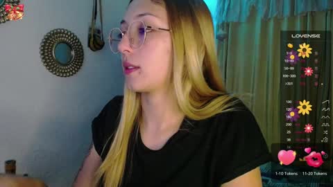 Snapshot of bonny_clyde_xx_ chatting on 12/04/24, 04:32 Soffy Brooks Independent model online show from 12/04/24, 04:32