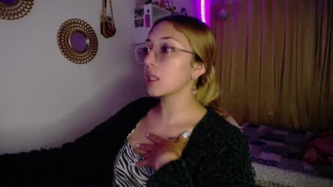 Snapshot of bonny_clyde_xx_ chatting on 12/14/24, 05:51 Soffy Brooks Independent model online show from 12/14/24, 05:51