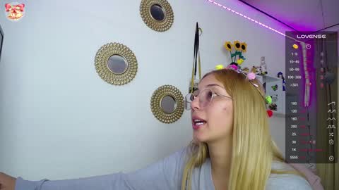 Snapshot of bonny_clyde_xx_ chatting on 12/23/24, 10:10 Soffy Brooks Independent model online show from 12/23/24, 10:10