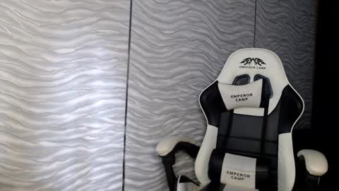 Snapshot of bonny_klyde95 chatting on 10/04/25, 11:08 bonny_klyde95 online show from 10/04/25, 11:08