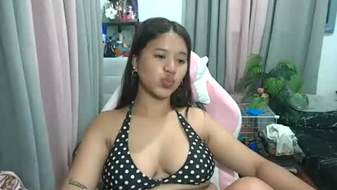 Snapshot of boobsypinay_zhein chatting on 05/28/26, 02:14 boobsypinay_zhein online show from 05/28/26, 02:14